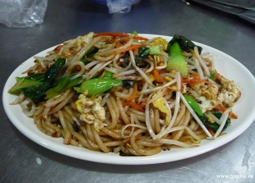 炒米粉,炒河粉也就不难了,炒面炒饭炒粉要学翻锅,调味,火候把握