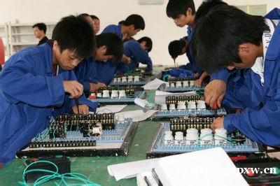 维修电工技师考完多久可以查成绩-维修电工技