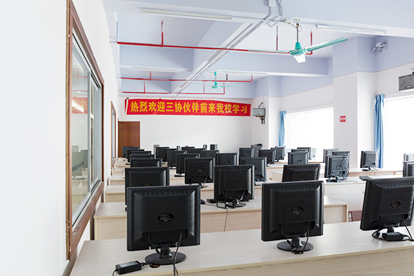 ʯ���칫������ѵ�ĸ�ǿ