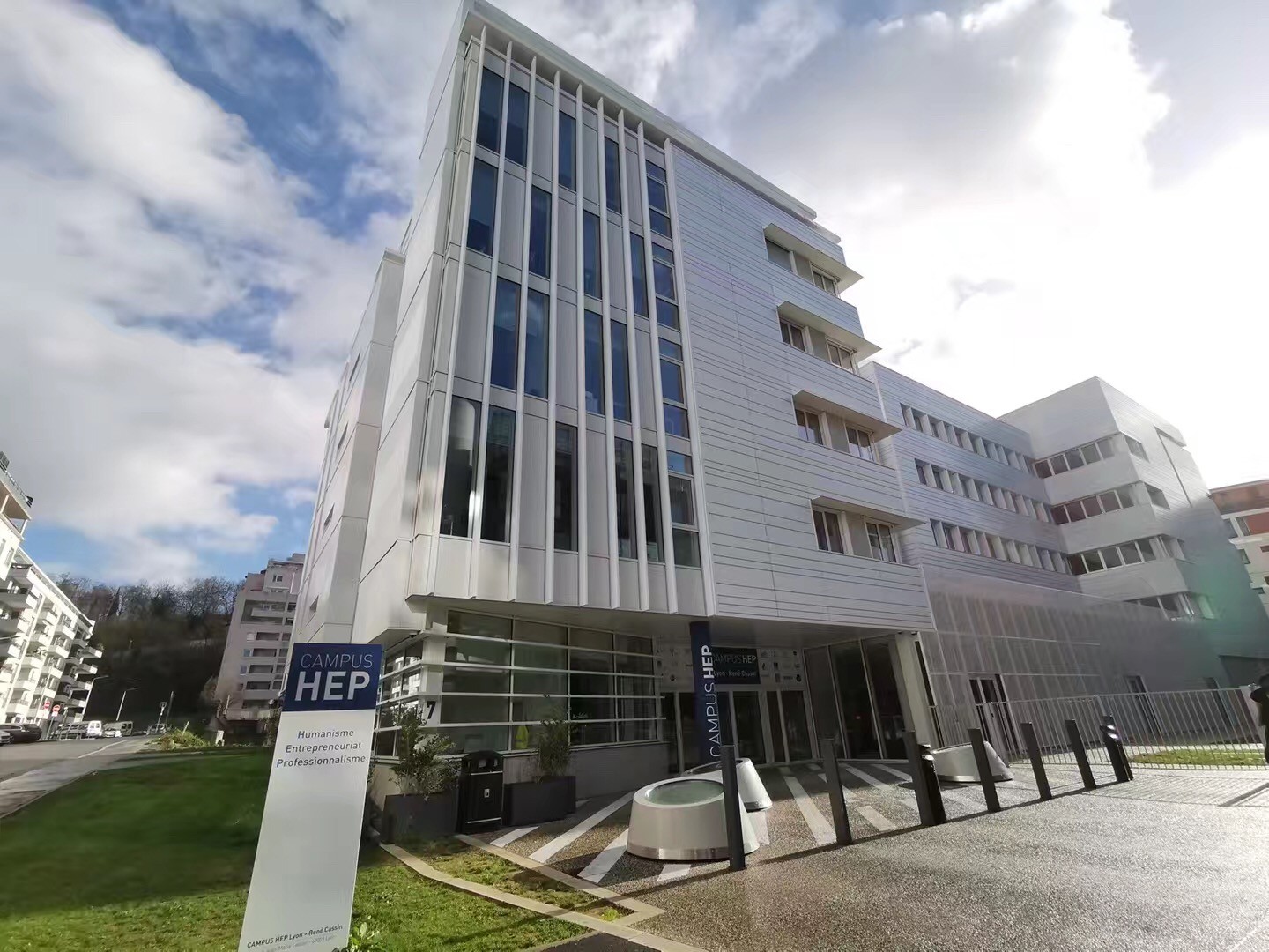 �����³�������3A������ҵ�뷢չѧԺ������Ŀ����MBAѧλ��