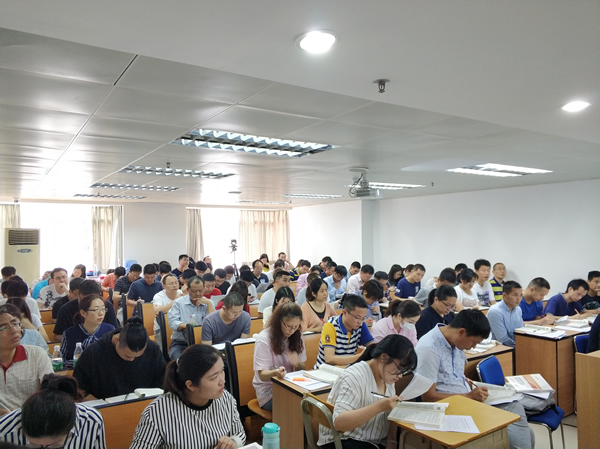 ���ڸ������м���ȫ����ʦ��ѵ��ַ